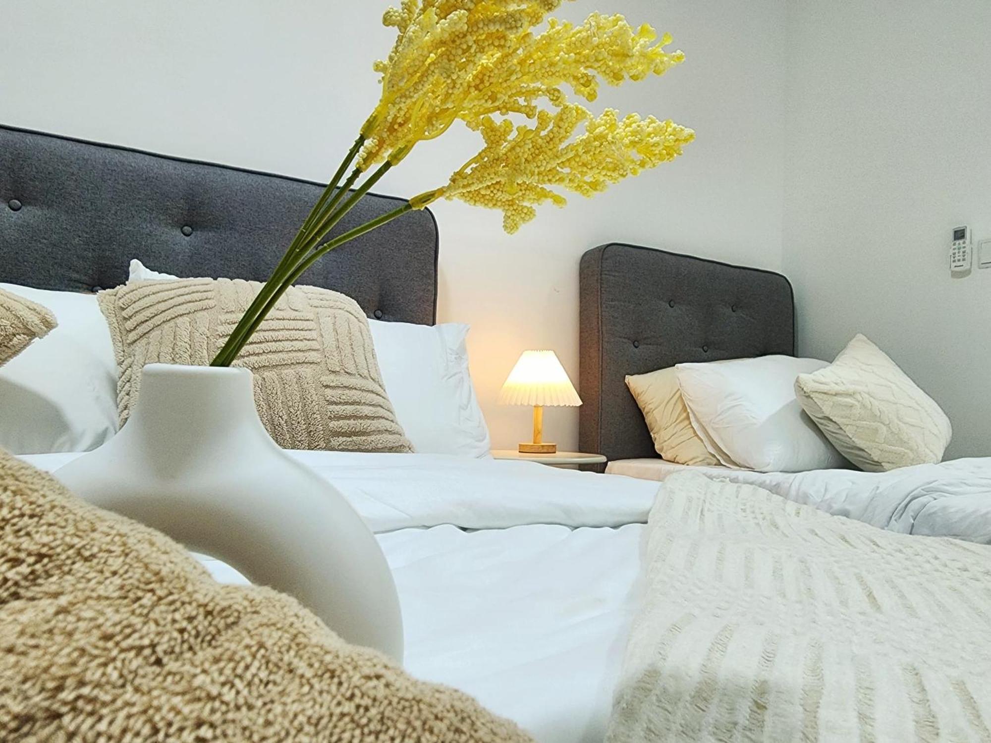 Apartment Family M Vertica Sunway Velocity Ikea Kl Mrt